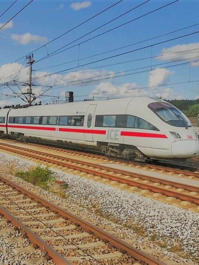 Vande Bharat Express : जानिए राजधानी एक्सप्रेस से भी तेज़ दौड़ने वाली ट्रेन के बारें में