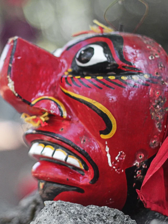 Assam Majuli Mask in Hindi